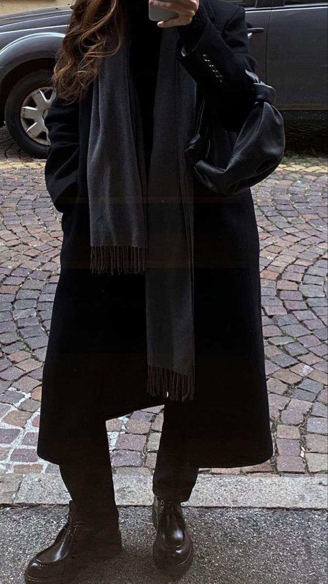 역시 검정 코트는 배신하지 않아유아차에 있던 아기가 사라짐.gif | 인스티즈