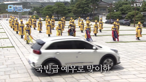 국빈급 예우로 국가 유공자들을 모신 문재인 대통령.jpg | 인스티즈