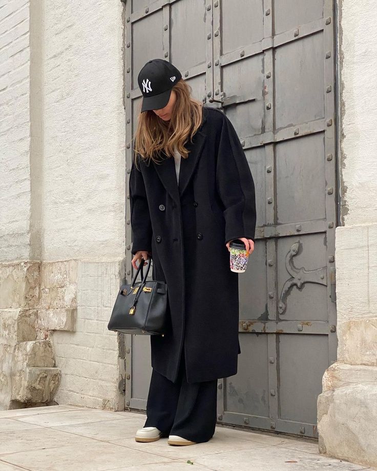 역시 검정 코트는 배신하지 않아유아차에 있던 아기가 사라짐.gif | 인스티즈