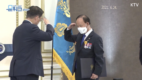 국빈급 예우로 국가 유공자들을 모신 문재인 대통령.jpg | 인스티즈