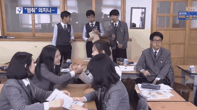 밈화로 의외로(?) 실제 효과가 나타나기 시작한 학교폭력 멈춰 | 인스티즈