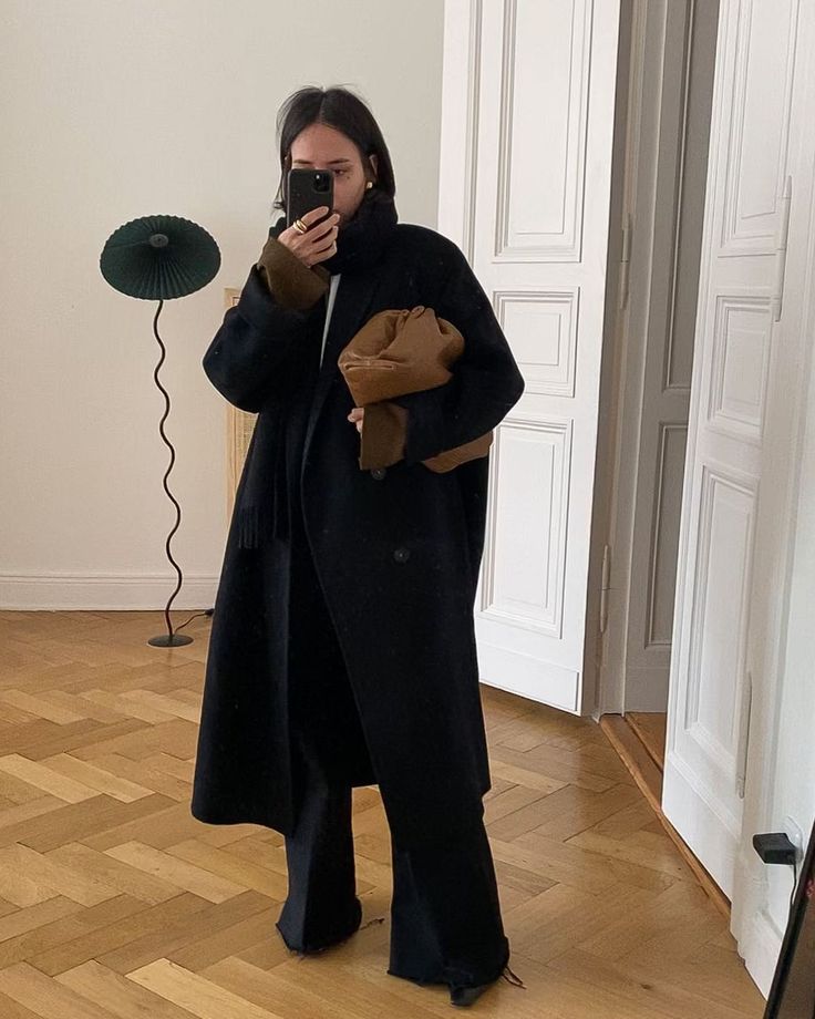 역시 검정 코트는 배신하지 않아유아차에 있던 아기가 사라짐.gif | 인스티즈