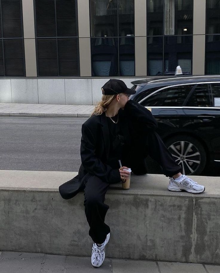 역시 검정 코트는 배신하지 않아유아차에 있던 아기가 사라짐.gif | 인스티즈