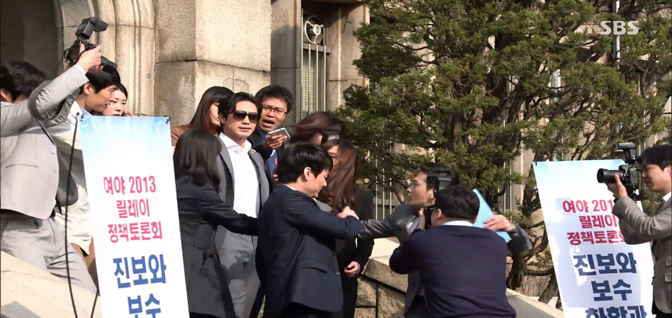 "어떤 놈이 자꾸 알짱대요......근데 그 놈은 나의 적이자 웬수덩어리에요." | 인스티즈