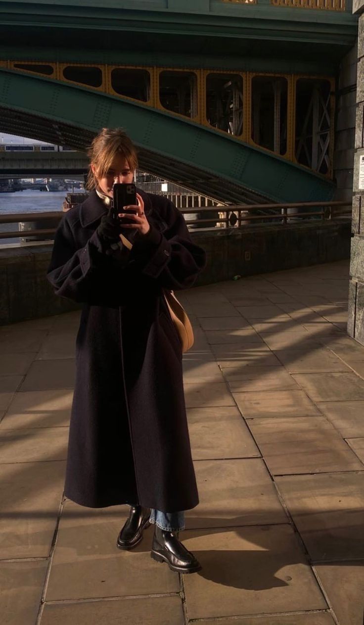 역시 검정 코트는 배신하지 않아유아차에 있던 아기가 사라짐.gif | 인스티즈