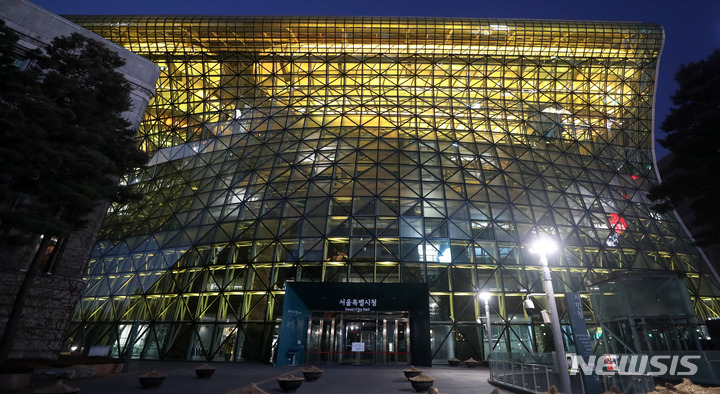 우크라이나 국기 색으로 물든 서울시 | 인스티즈