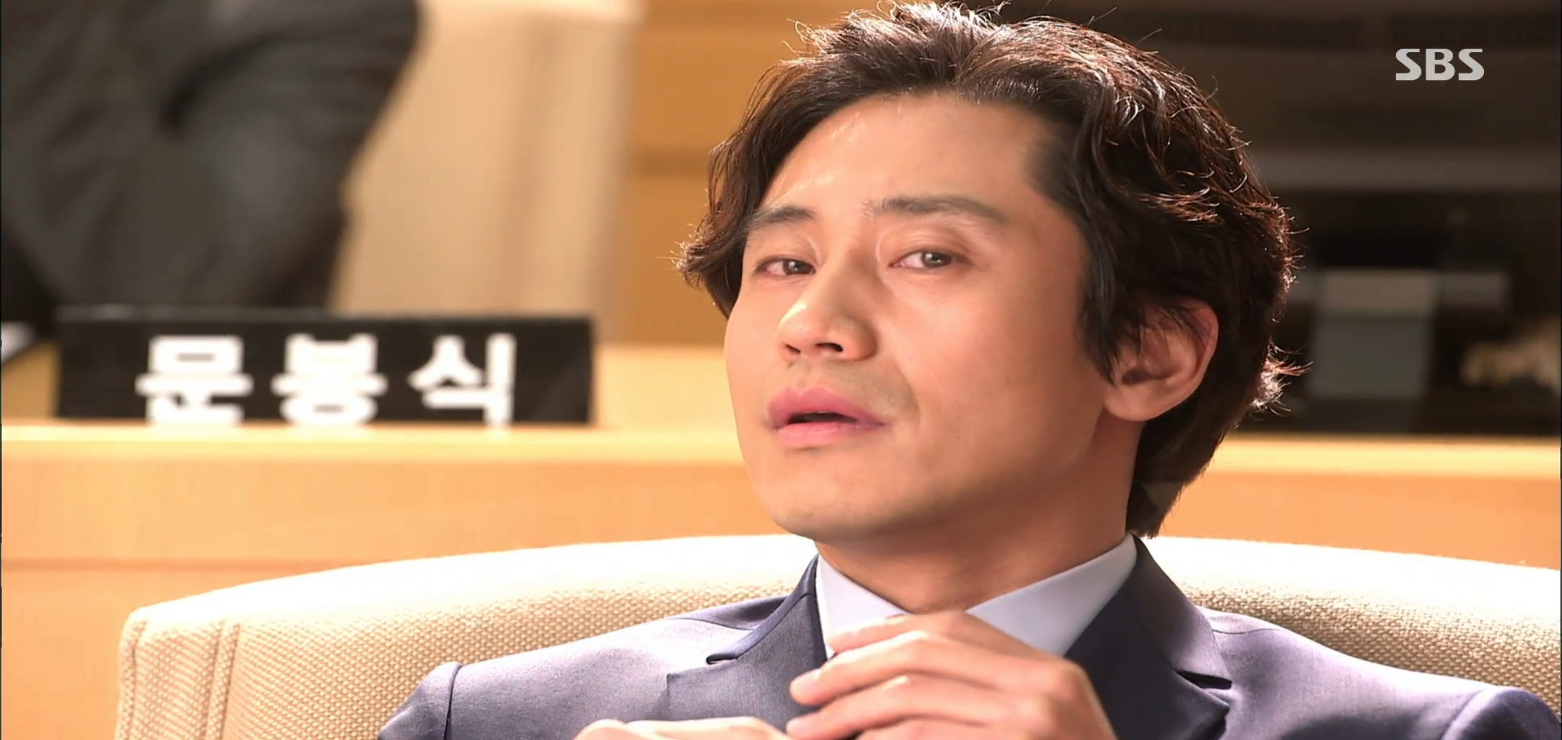 "어떤 놈이 자꾸 알짱대요......근데 그 놈은 나의 적이자 웬수덩어리에요." | 인스티즈