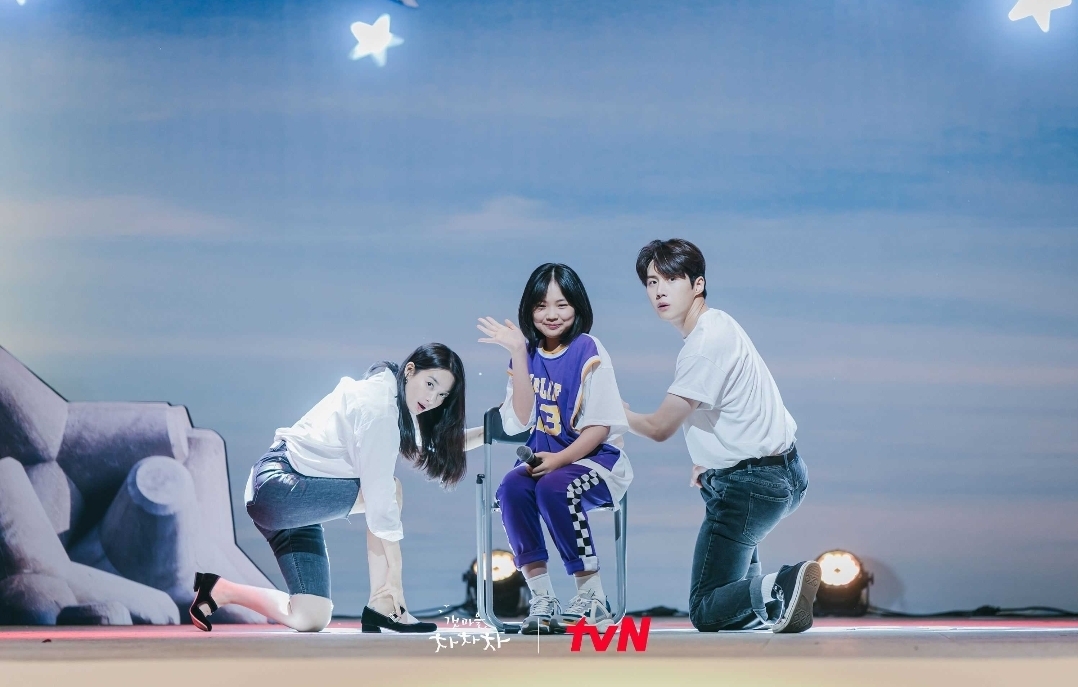 드라마 세계관 속 아이돌 중에서 노래 제일 잘 뽑은 듯한 갯마을 차차차 D.O.S | 인스티즈