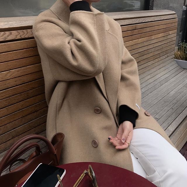 코트가 수북하니 베이지인지 카멜인지 긴가민가하게 만드는.. | 인스티즈