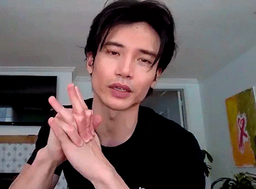 작품에서는 너드를 연기하지만 본체는 핫한 아시아계 배우들 | 인스티즈