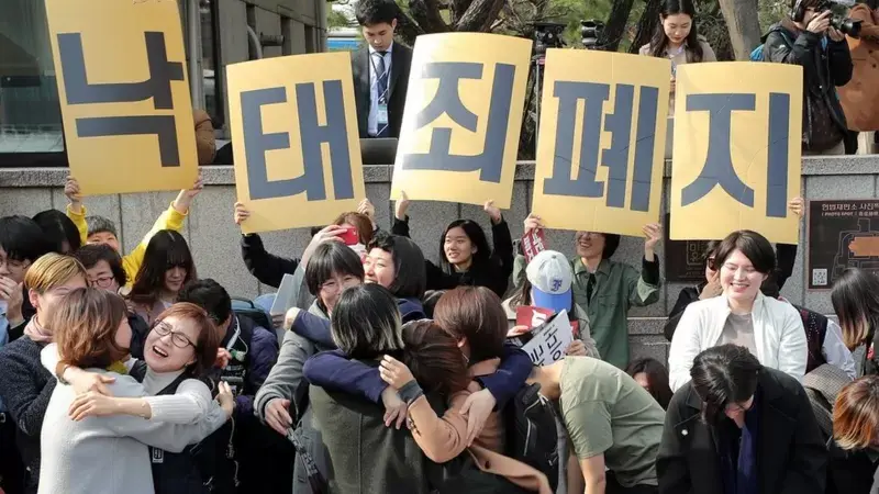 이 땅에선 낙태가 범죄라고? ㅇㅇ 그럼 바다에서 낙태할게 | 인스티즈