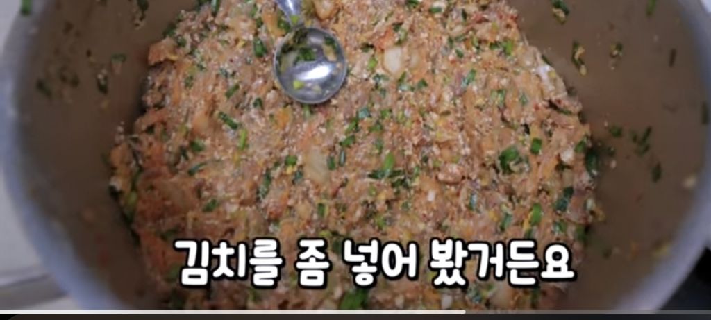 [웃소] 태훈이 고탱 주려고 만든 손만두 | 인스티즈