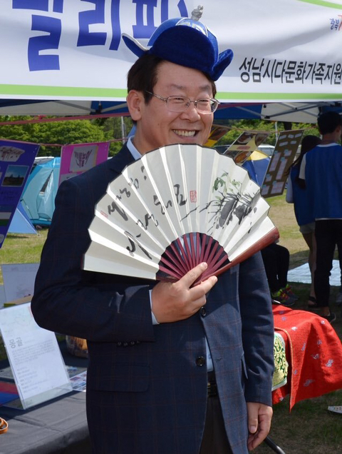 그래 잘생긴 대통령은 이제 나오기 힘드니까 귀엽거나 청초한 대통령 ㄱㅂㅈㄱ | 인스티즈