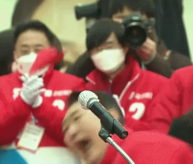 윤석열이 활동기간 내내 하고 다닌 시그니처 동작 | 인스티즈