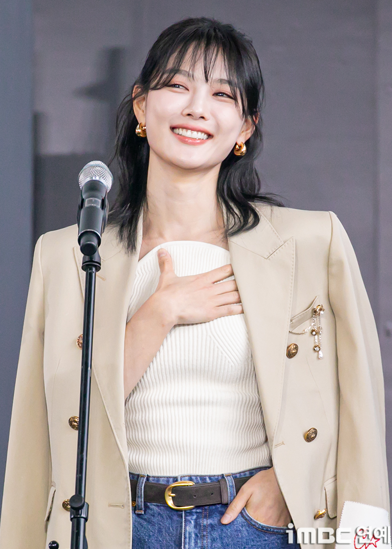 [포토] 오늘 부산국제영화제 '친애하는 X' 야외무대인사 김유정 | 인스티즈