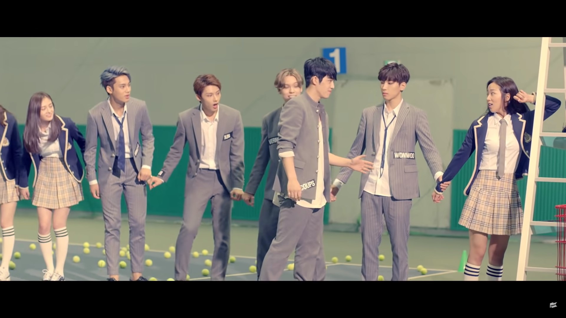 세븐틴 '만세' 뮤비 속 남주는 누굴까? | 인스티즈