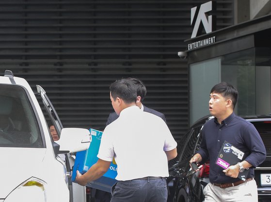 버닝썬 사건 이후 YG와 재계약 하지 않은 연예인들과 재계약한 연예인들 | 인스티즈