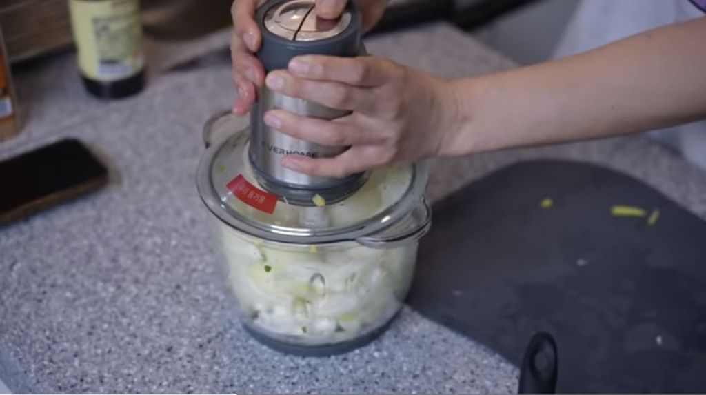 [웃소] 태훈이 고탱 주려고 만든 손만두 | 인스티즈