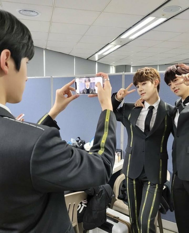 천방지축 어리둥절 빙글빙글 돌아가는 우당탕탕 케이팝.jpgif (스압) | 인스티즈