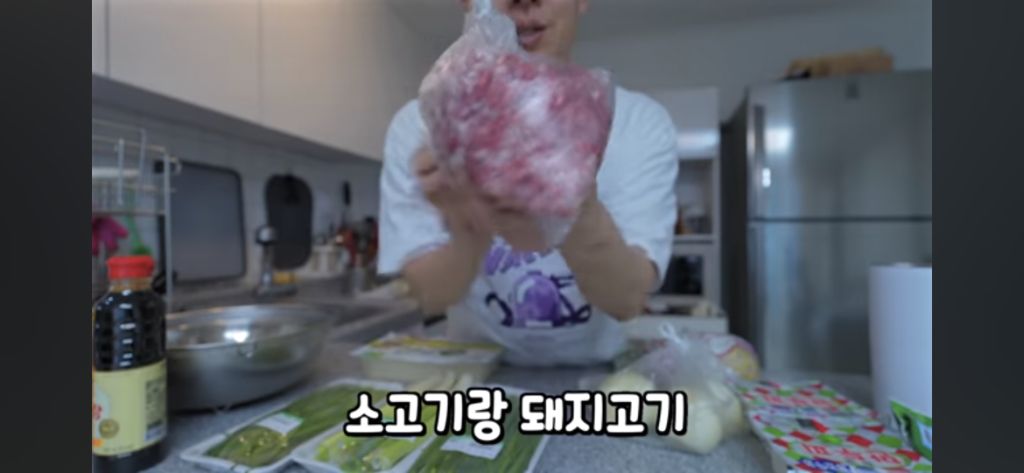 [웃소] 태훈이 고탱 주려고 만든 손만두 | 인스티즈