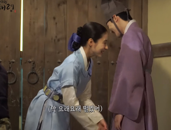 신세경과 포옹씬 중 손 떠는 차은우 | 인스티즈