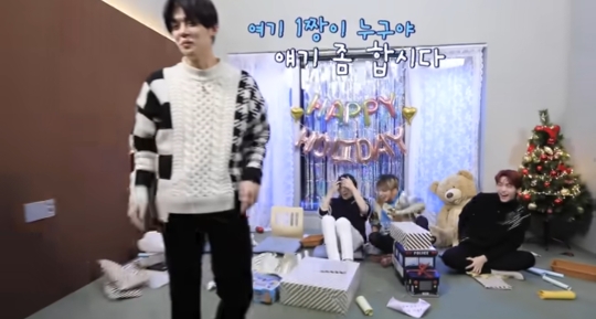 선물이 노트북 이라해서 서로 가지러고 싸운결과 | 인스티즈