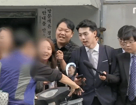 조국 장관 자택에 중국집 배달 온 것이 너무 신난 기자들 | 인스티즈