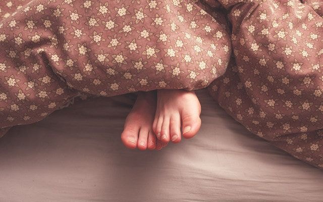 여름에 이불을 어디까지 덮고 자는지 골라보자 | 인스티즈