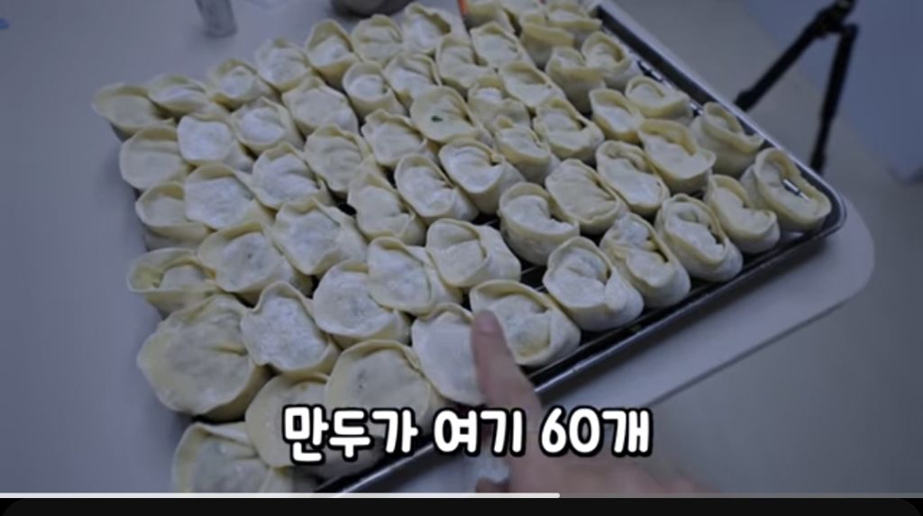 [웃소] 태훈이 고탱 주려고 만든 손만두 | 인스티즈