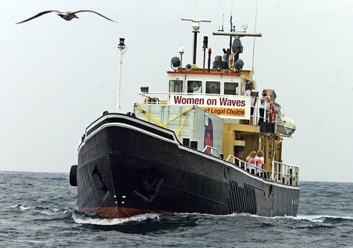 이 땅에선 낙태가 범죄라고? ㅇㅇ 그럼 바다에서 낙태할게 | 인스티즈