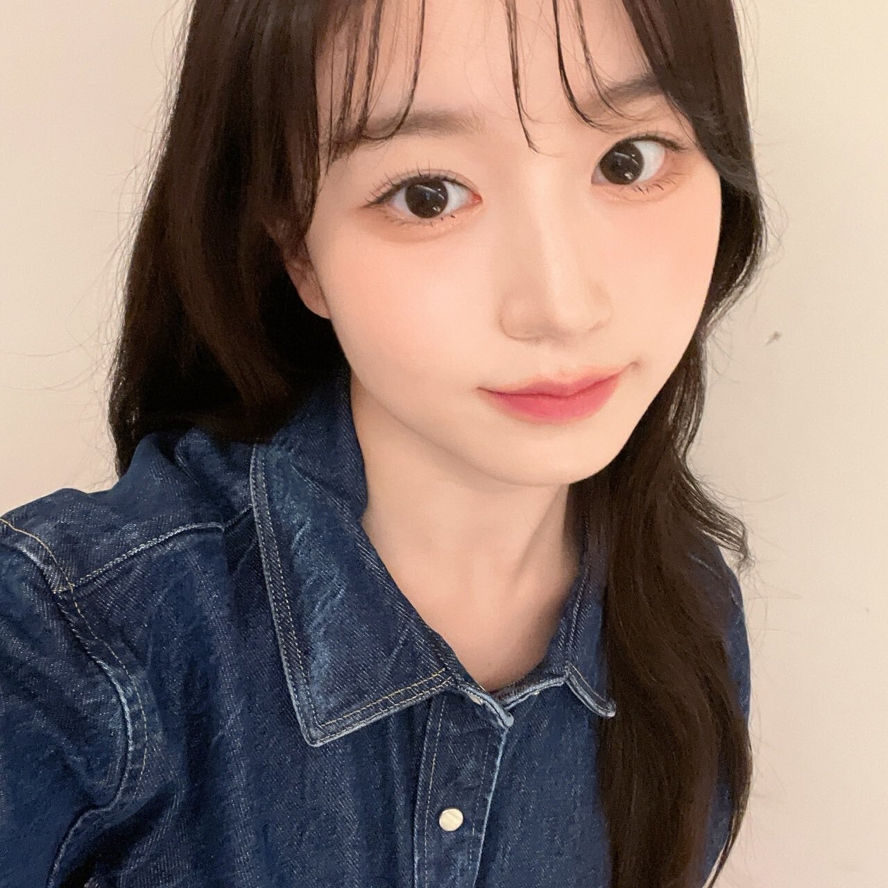 대학생 컨셉 해주려고 친구에게 자문 구한 아이돌 | 인스티즈