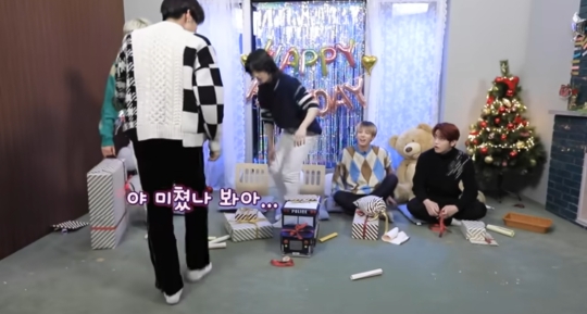 선물이 노트북 이라해서 서로 가지러고 싸운결과 | 인스티즈