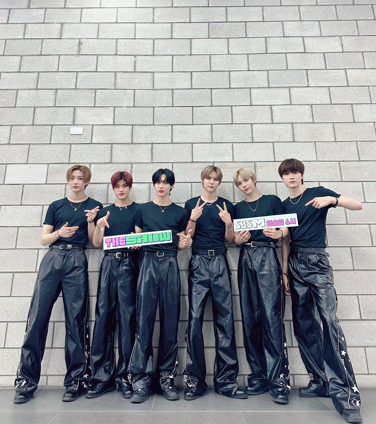 SM이 비슷한 시기에 신인그룹을 2팀이나 내보냈는데도 서로 팬층 파이를 안뺏어간 이유 | 인스티즈