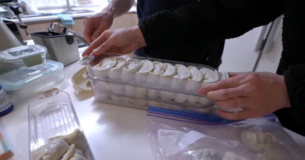 [웃소] 태훈이 고탱 주려고 만든 손만두 | 인스티즈