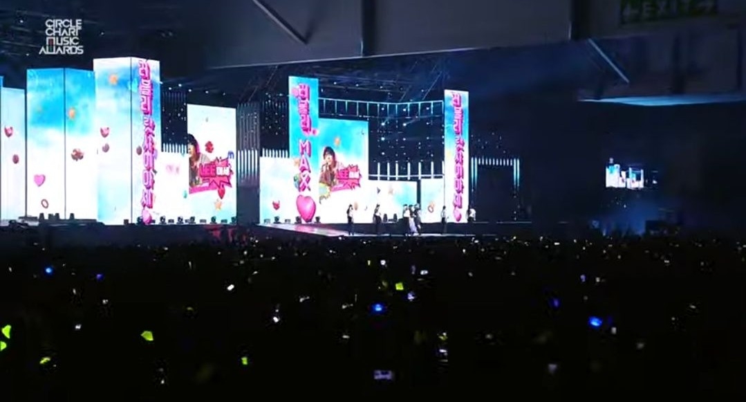 오늘자, 악뮤 Love Lee 써클차트 무대에 뜬 전광판....JPG | 인스티즈