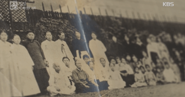 민족의 배신자가 일본에 유출한 사진 한장.JPG | 인스티즈