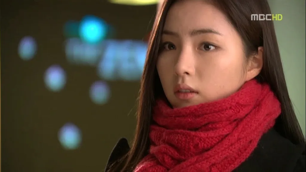 '빨간 목도리' 하면 가장 먼저 떠오르는 드라마 속 캐릭터는? | 인스티즈