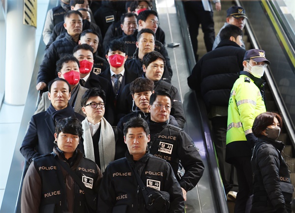 광주 온 한동훈 경호에 경찰 400명 투입, 119구급차 밀착 마크 | 인스티즈