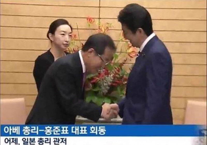 다시 보는 아베의 졸렬한 의자 차별 | 인스티즈