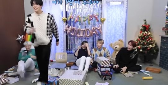 선물이 노트북 이라해서 서로 가지러고 싸운결과 | 인스티즈