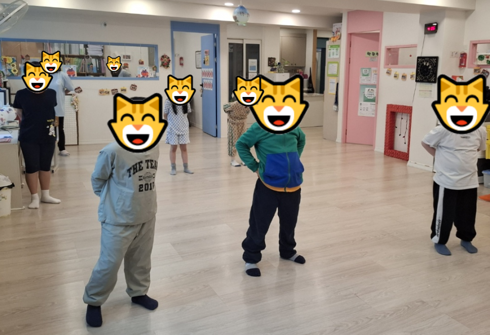 술래잡기 이미지