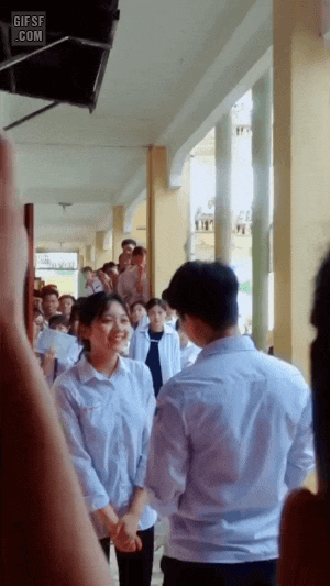 전교생 앞에서 공개 고백.gif | 인스티즈