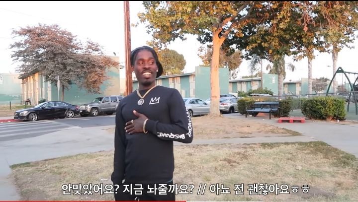 거리에서 박스채로 들고 다니면서 즉석으로 백신 놔주는 나라 | 인스티즈