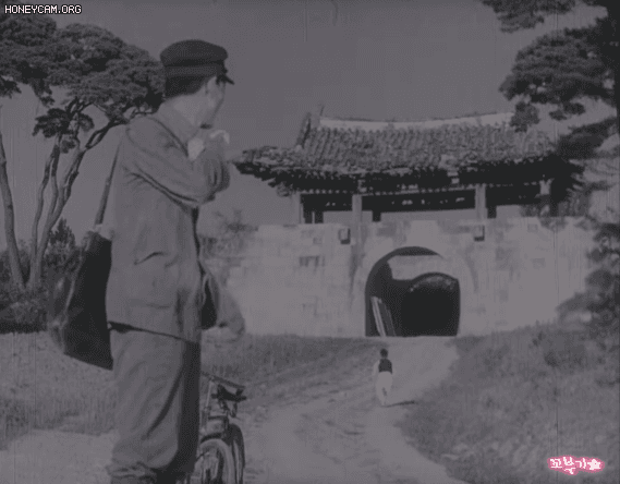 영화로 보는 1940년대 수원 화성 모습.gif | 인스티즈