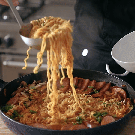 이 시간에 딱 좋은 부대찌개.gif | 인스티즈