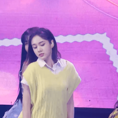 행사하는 스테이씨 무대 | 인스티즈