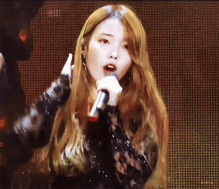 아이유 팬들 사이에서 끊임없이 일어나는 논쟁 | 인스티즈