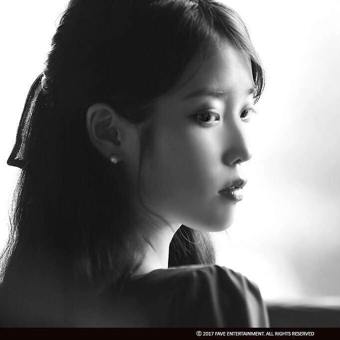 흑백 아이유.jpg | 인스티즈