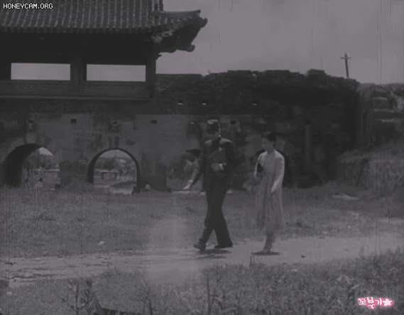 영화로 보는 1940년대 수원 화성 모습.gif | 인스티즈