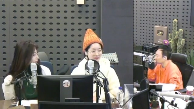 박명수 라디오에서 대답 못하고 당황하는 트와이스.JPG | 인스티즈